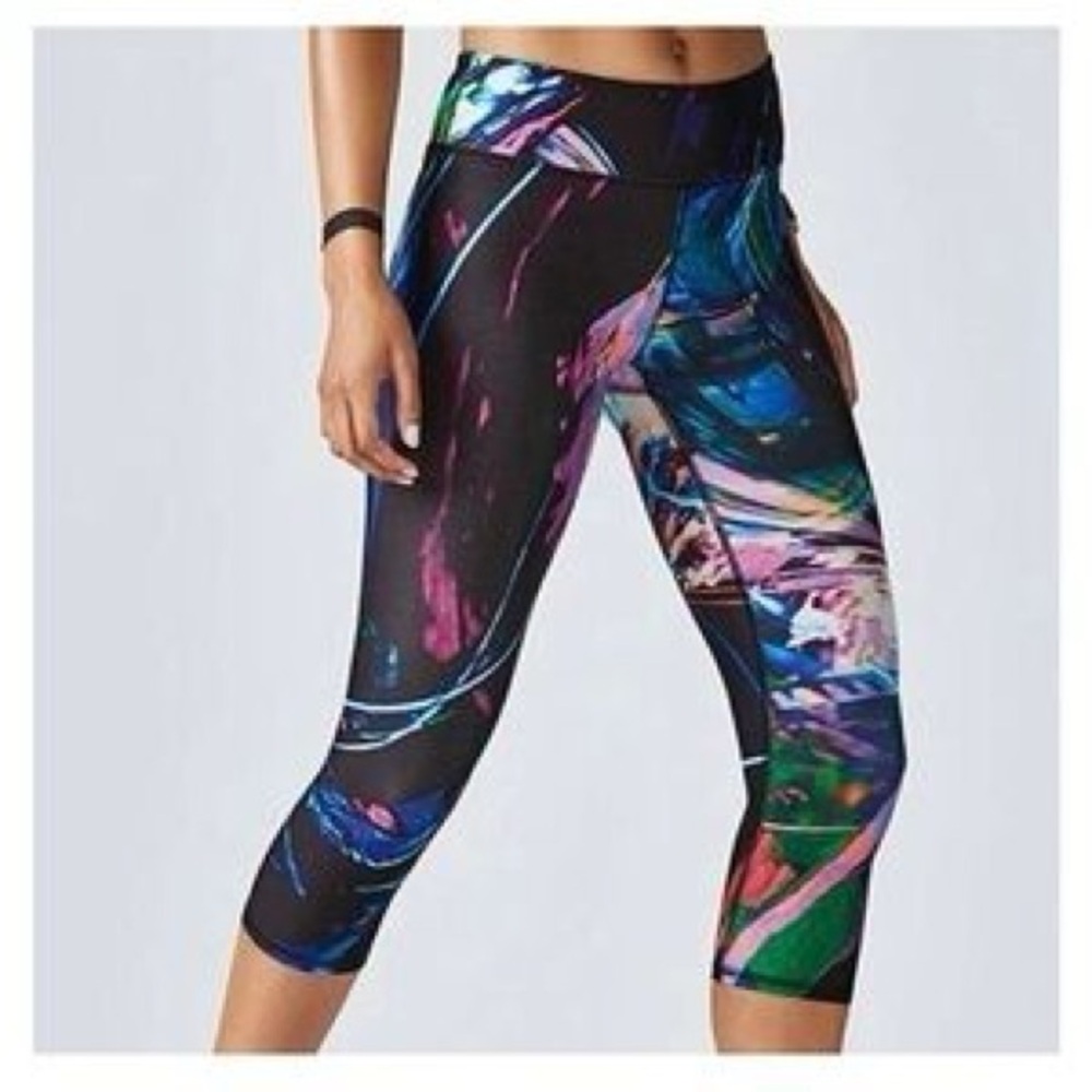 Fabletics Multicolor Abstract Capri Leggings NWT - image 8